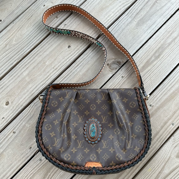 Louis Vuitton revamped Menilmontant GM - Picture 1 of 15